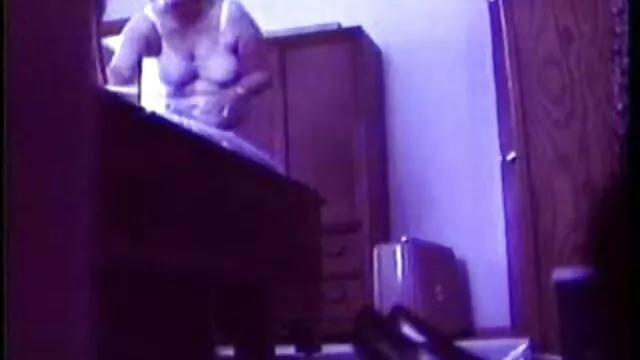 Ενηλίκων χωρίς εγγραφή  Μελαχρινή πορνο δωρεαν βιντεο έχει μια δεύτερη τρύπα που σερβίρει