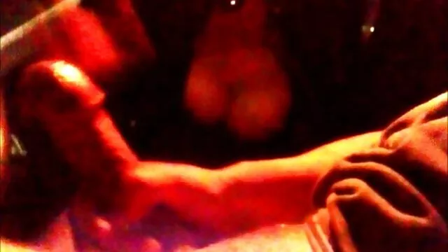 Ενηλίκων χωρίς εγγραφή  Ξανθιά εξυπηρετεί δύο πορνο δωρεαν βιντεο άτομα