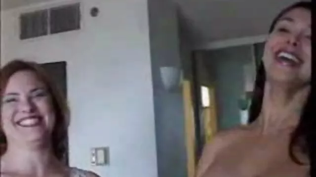 Ενηλίκων χωρίς εγγραφή  Η γυναίκα βρήκε την δωρεα βιντεο πορνο κόρη της και τον άνδρα